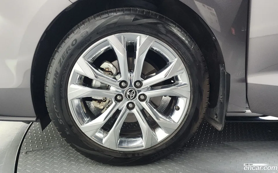Toyota Sienna 2.5 2WD 2023 — миниатюра 2