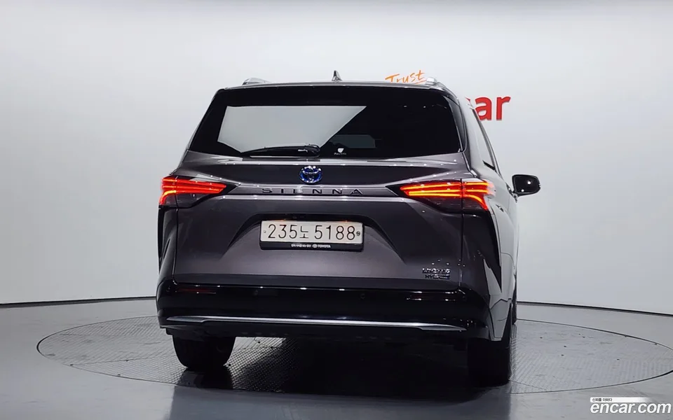 Toyota Sienna 2.5 2WD 2023 — миниатюра 4