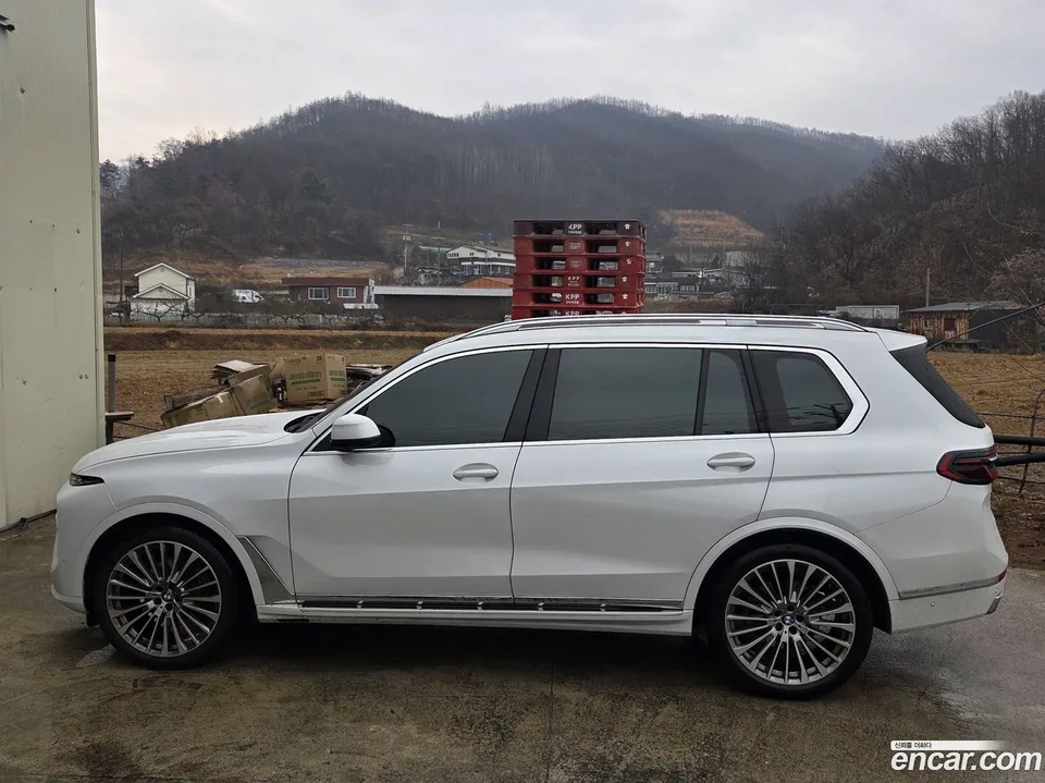 BMW X7 xDrive 40i 7 2025 — миниатюра 2