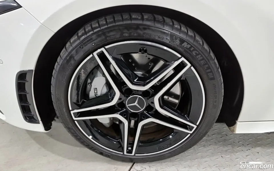 Mercedes-Benz A-Class AMG A35 4MATIC 2023 — миниатюра 2