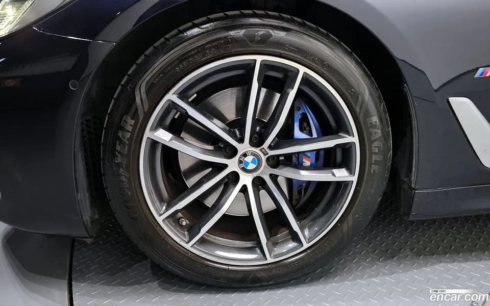 BMW 5 Series 520i M 2022 — миниатюра 2