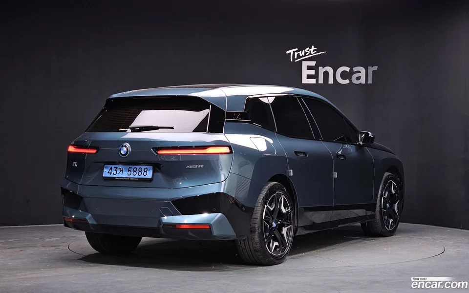 BMW iX xDrive50 2022 — фото 1, купить с доставкой в Москву