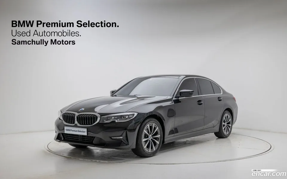 BMW 3 Series 320i 2022 — фото 1, купить с доставкой в Москву
