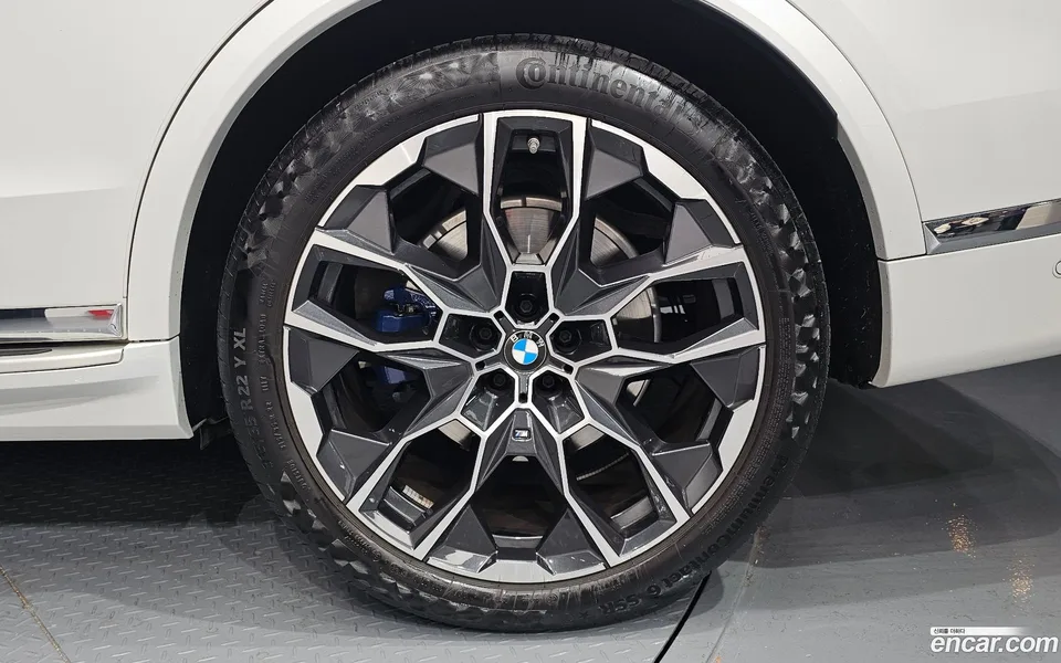 BMW X7 xDrive 40i M 6 2024 — миниатюра 2