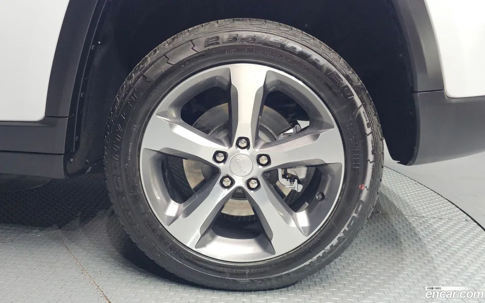Jeep Grand Cherokee 3.6 2023 — миниатюра 2