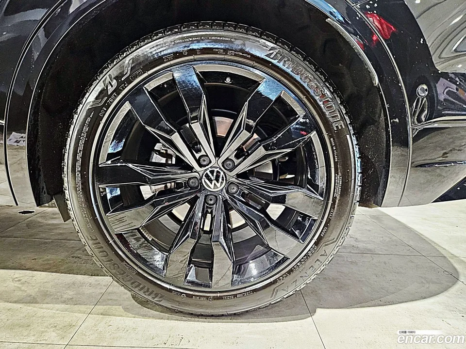 Volkswagen Touareg 3.0 TDI R-Line 2023 — миниатюра 2