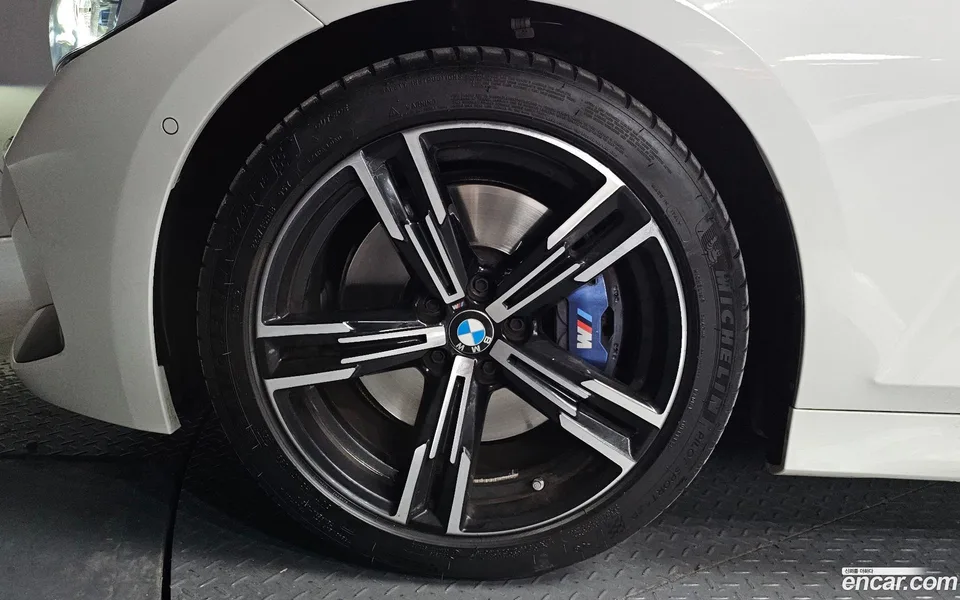 BMW 3 Series 320i M 2023 — миниатюра 2