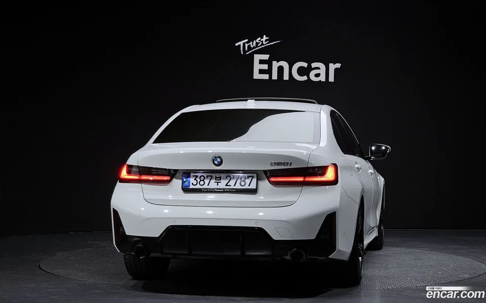 BMW 3 Series 320i M 2023 — миниатюра 4