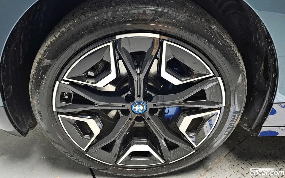 BMW iX xDrive50 2022 — миниатюра 2