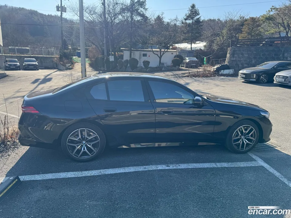 BMW 5 Series 520i M 2025 — миниатюра 3