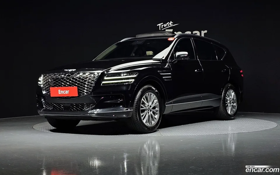 Genesis GV80 2.5T 2WD 2023 — фото 1, купить с доставкой в Москву