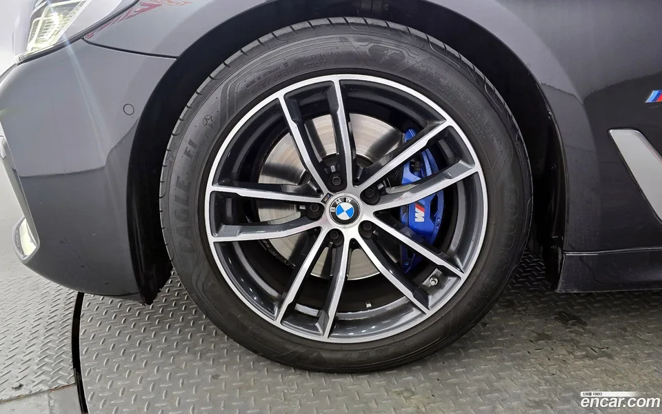 BMW 5 Series 520i M 2022 — миниатюра 2