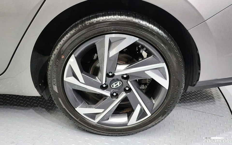 Hyundai Avante CN7 Hybrid 2023 — миниатюра 2