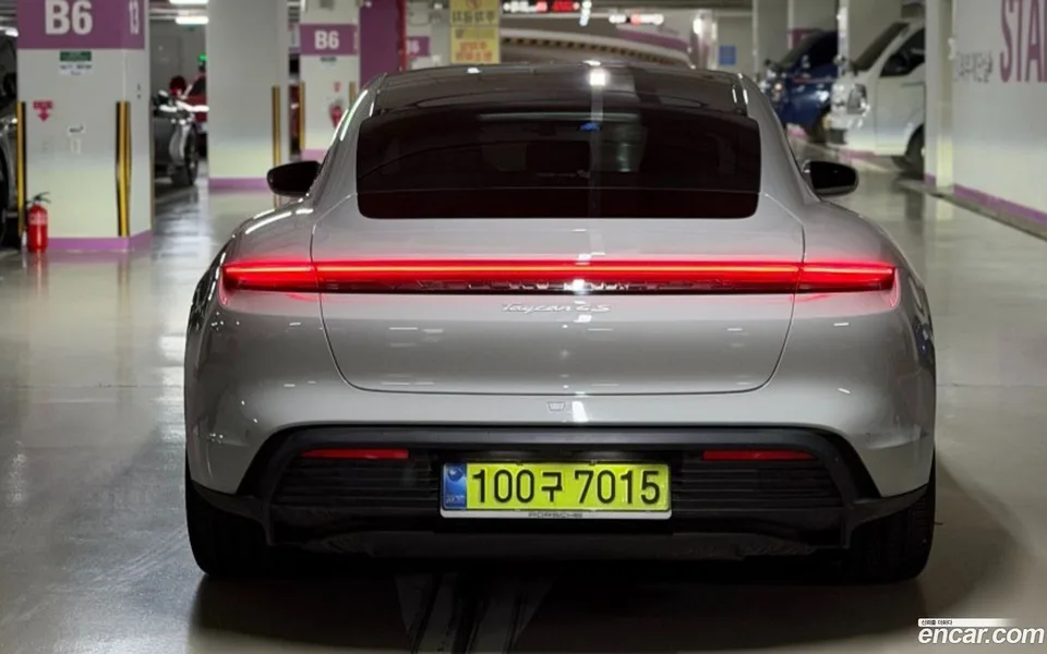 Porsche Taycan 4S 2025 — миниатюра 4