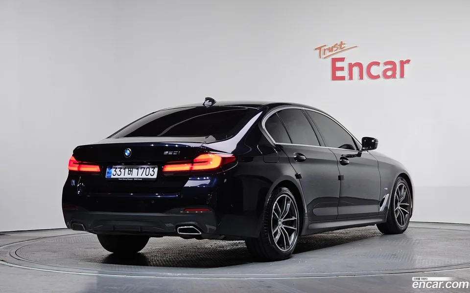 BMW 5 Series 520i M 2022 — миниатюра 2