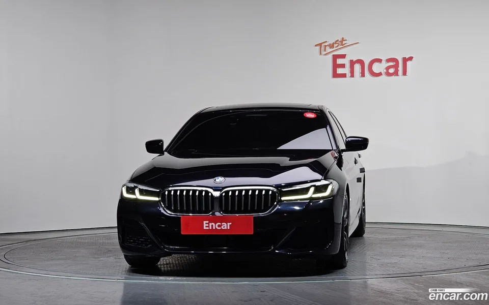 BMW 5 Series 520i M 2022 — миниатюра 3