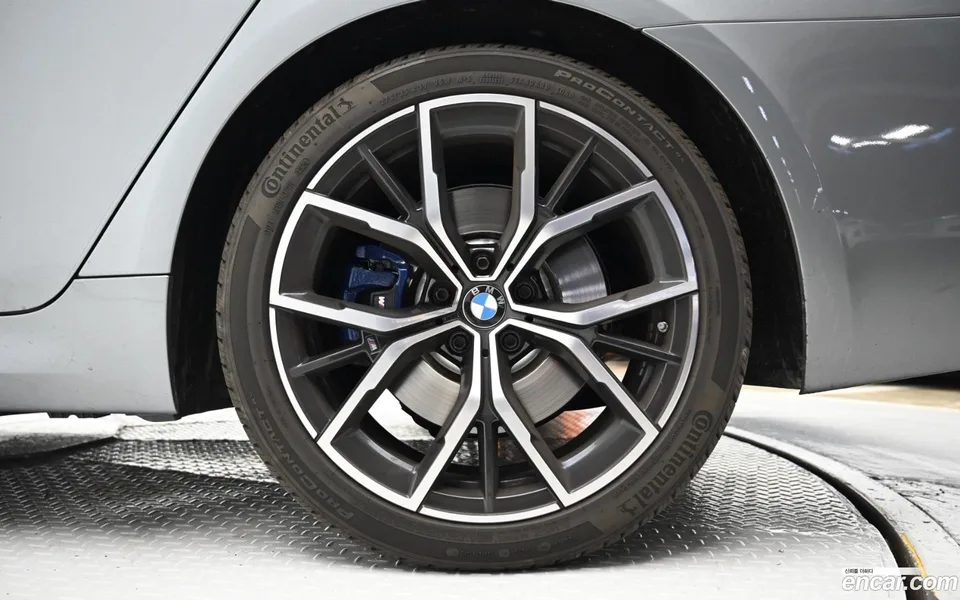 BMW 5 Series 530i M 2023 — миниатюра 2