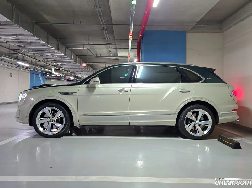 Bentley Bentayga 4.0 V8 EWB 2024 — миниатюра 3