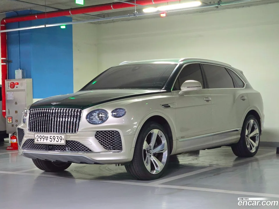 Bentley Bentayga 4.0 V8 EWB 2024 — фото 1, купить с доставкой в Москву