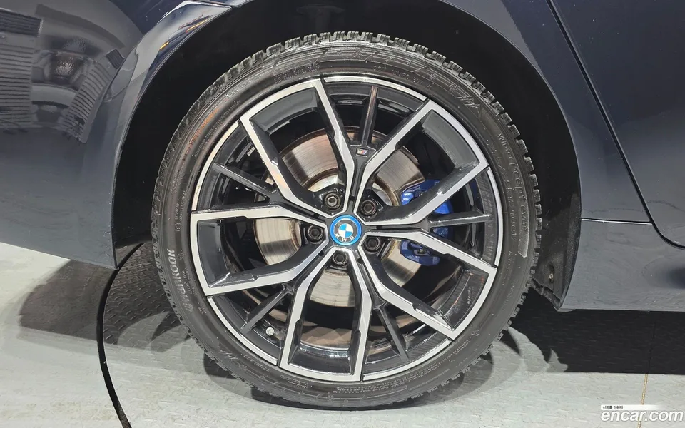 BMW 5 Series 530e M 2023 — миниатюра 2