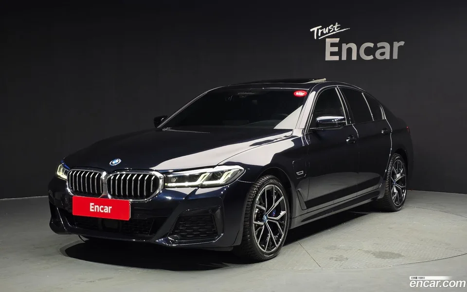 BMW 5 Series 530e M 2023 — фото 1, купить с доставкой в Москву