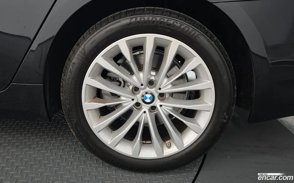 BMW 5 Series 520i 2023 — миниатюра 5
