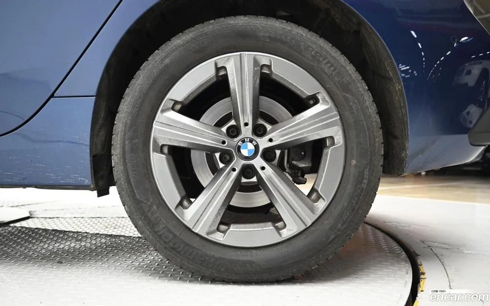 BMW 2 Series Active Tourer 220i 2024 — миниатюра 2