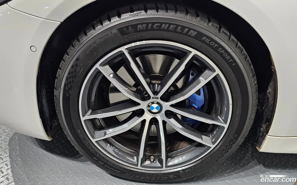 BMW 5 Series 520i M 2023 — миниатюра 5