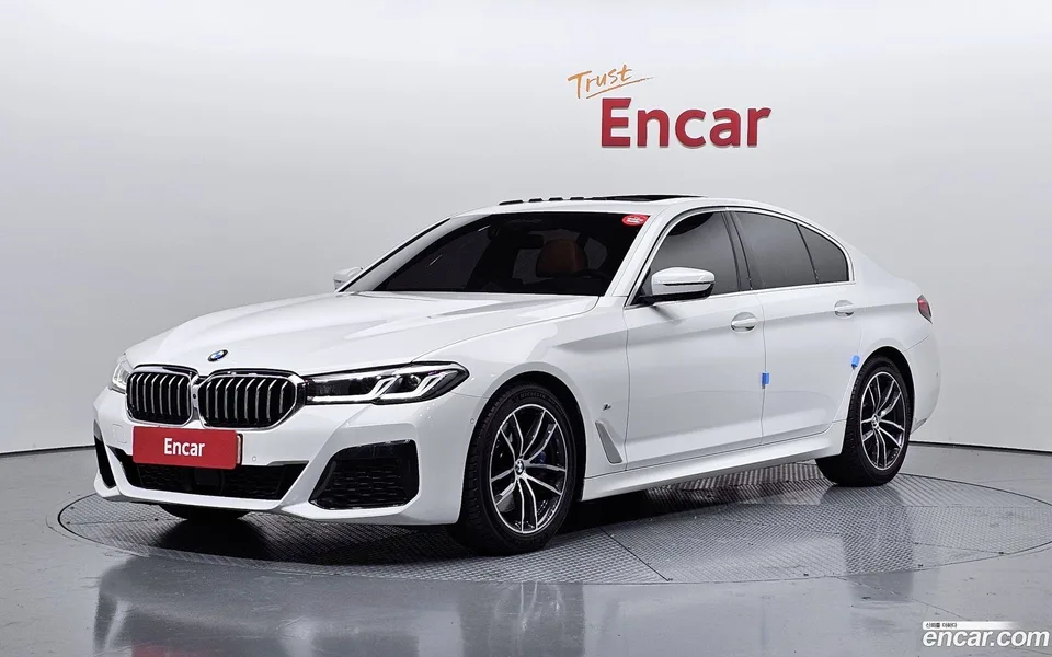 BMW 5 Series 520i M 2023 — фото 1, купить с доставкой в Москву