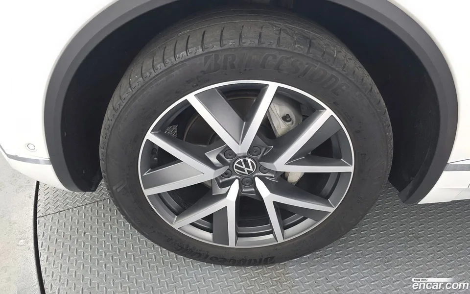 Volkswagen Touareg 3.0 TDI 2023 — миниатюра 2