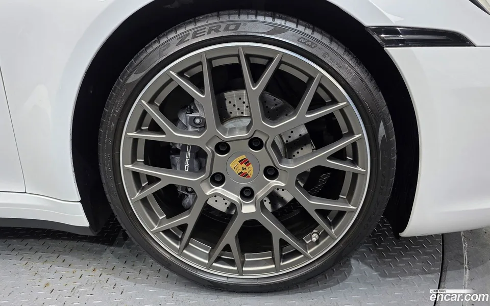 Porsche 911 (992) 4 2024 — миниатюра 2