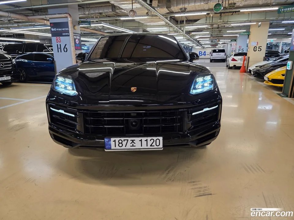 Porsche Cayenne 3.0 2023 — фото 1, купить с доставкой в Москву