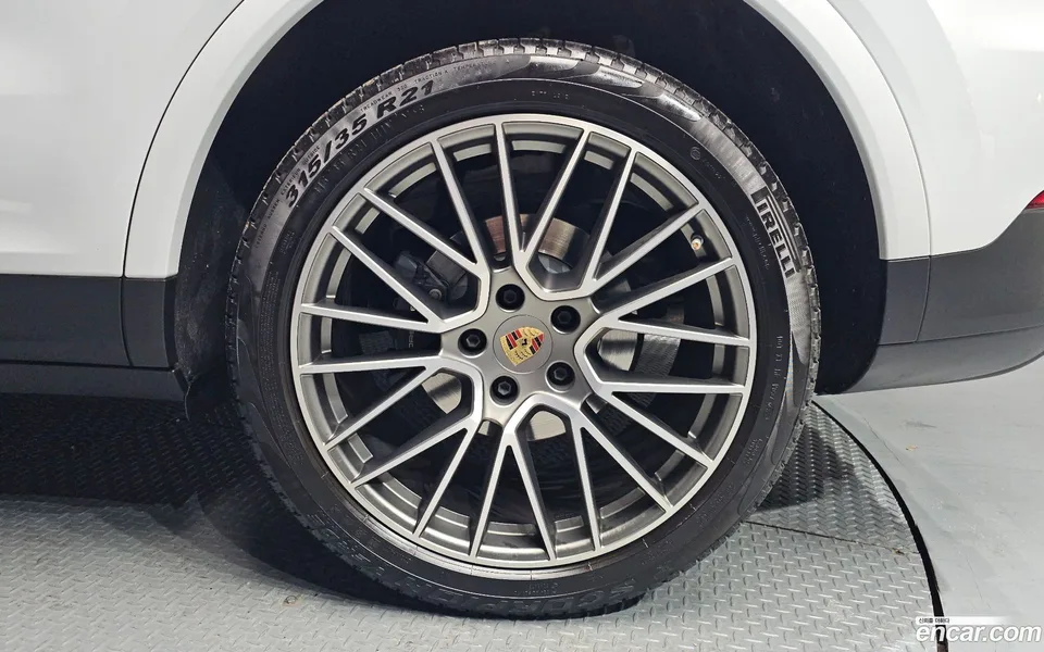 Porsche Cayenne 3.0 2023 — миниатюра 2