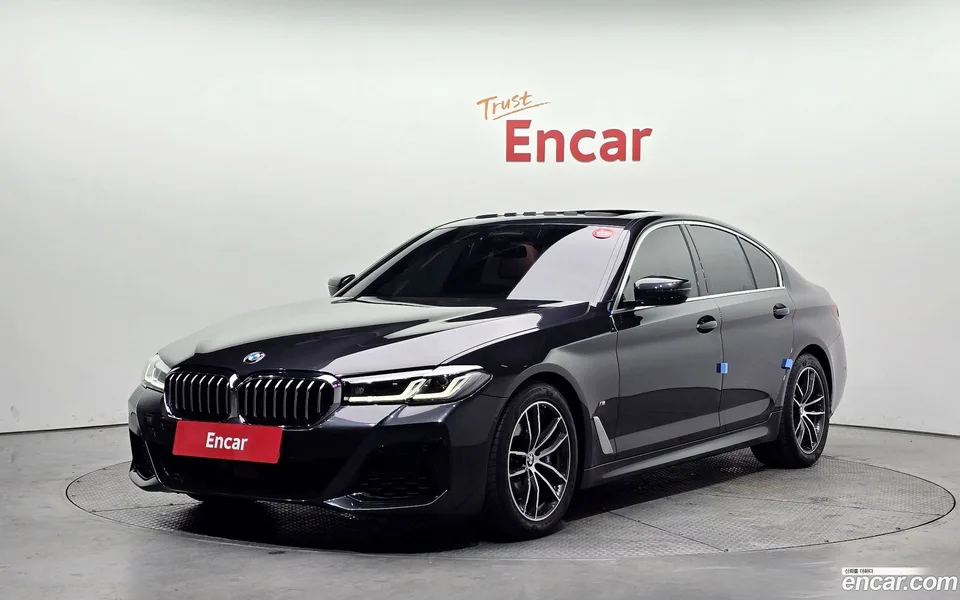 BMW 5 Series 520i M 2022 — фото 1, купить с доставкой в Москву