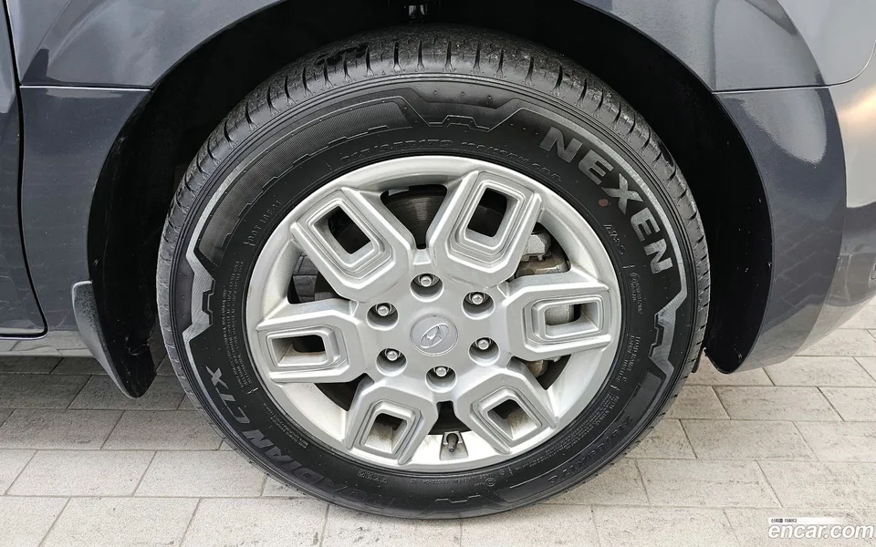 Hyundai Staria L3.5 5 2023 — миниатюра 5