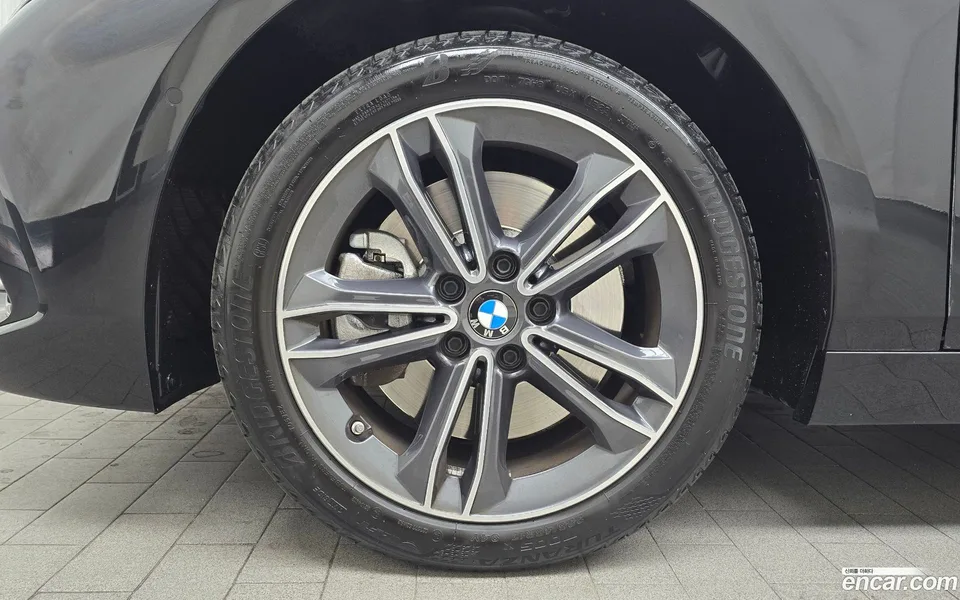BMW 1 Series 120i 2023 — миниатюра 2