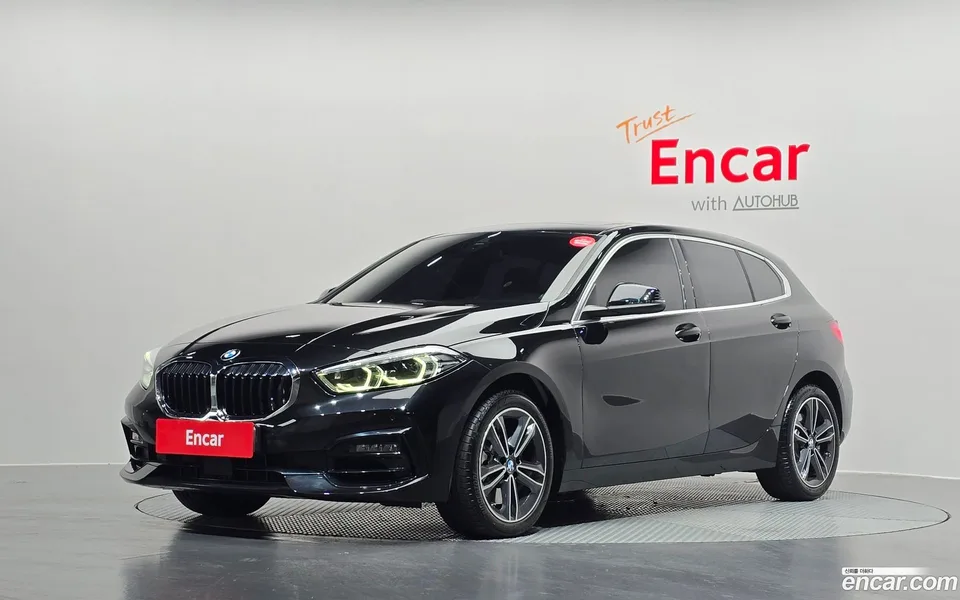 BMW 1 Series 120i 2023 — фото 1, купить с доставкой в Москву
