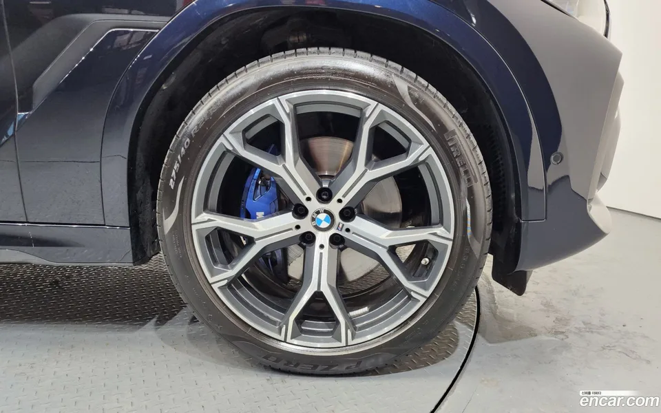 BMW X6 xDrive40i M 2023 — миниатюра 2