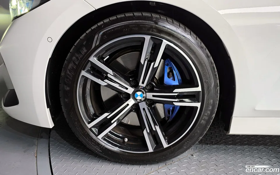 BMW 3 Series 320i M 2023 — миниатюра 5