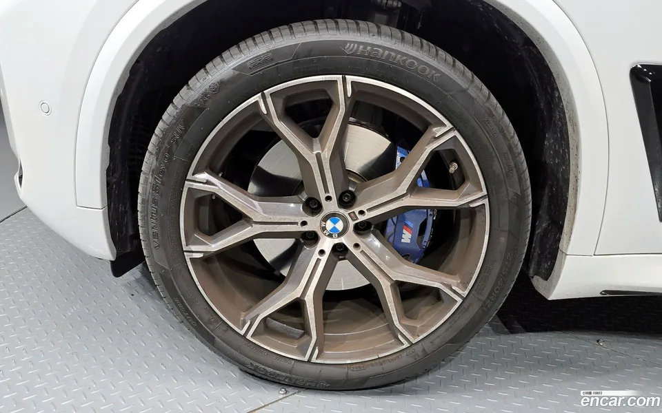BMW X5 xDrive 40i M 2024 — миниатюра 2