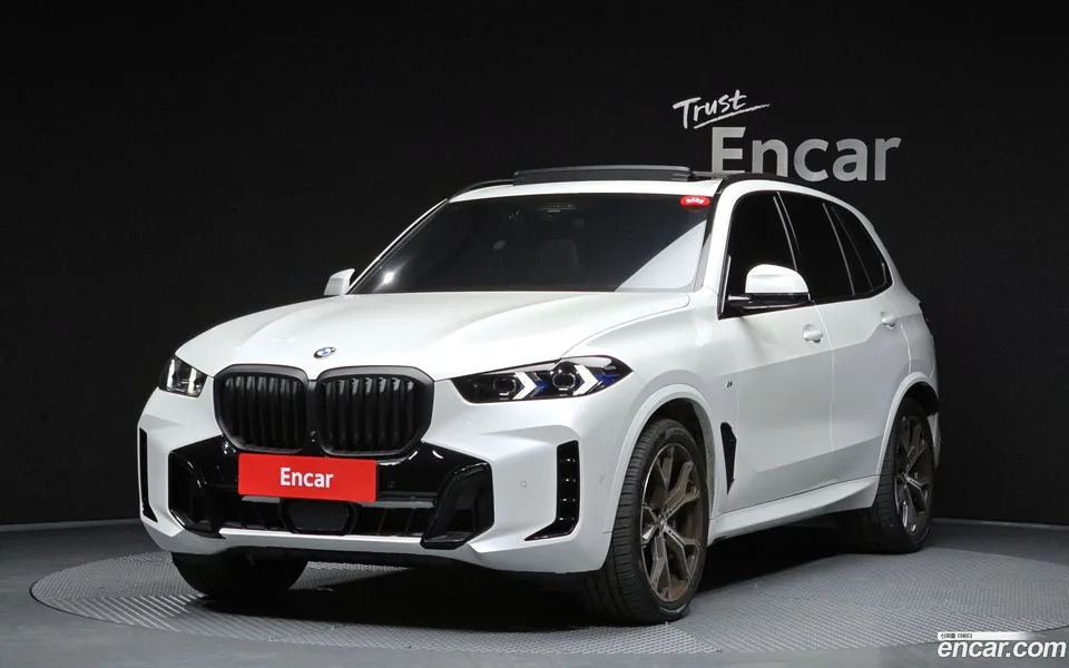 BMW X5 xDrive 40i M 2024 — фото 1, купить с доставкой в Москву