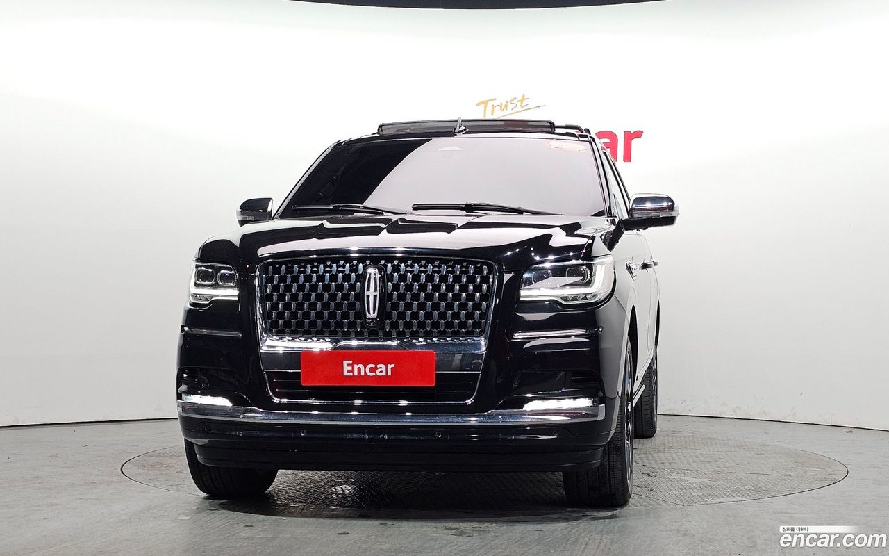 Lincoln Navigator 2023 — 3
