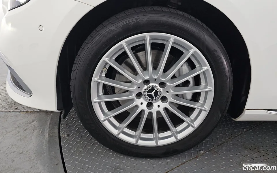 Mercedes-Benz E-Class E250 2022 — миниатюра 2
