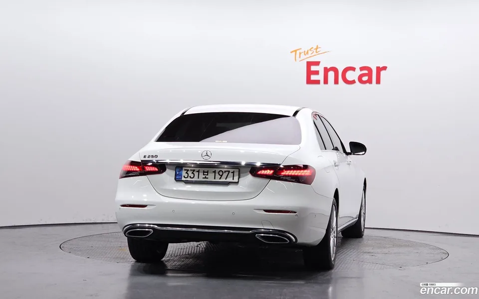Mercedes-Benz E-Class E250 2022 — миниатюра 4