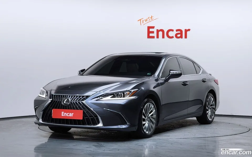 Lexus ES 300h 2023 — фото 1, купить с доставкой в Москву