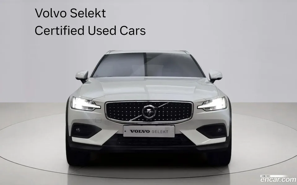 Volvo V60 Cross Country B5 AWD 2025 — миниатюра 3
