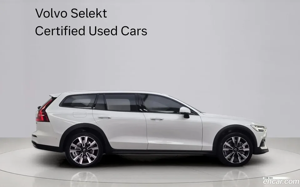 Volvo V60 Cross Country B5 AWD 2025 — миниатюра 4