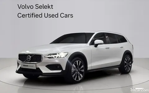 Volvo V60 Cross Country 2025 buy in Moscow