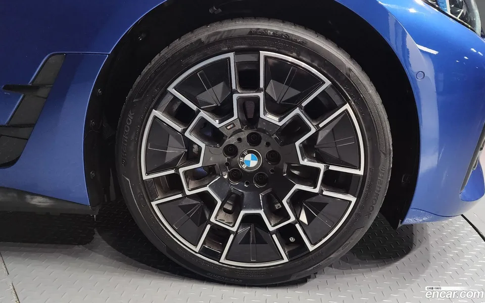 BMW i4 eDrive40 M 2025 — миниатюра 2
