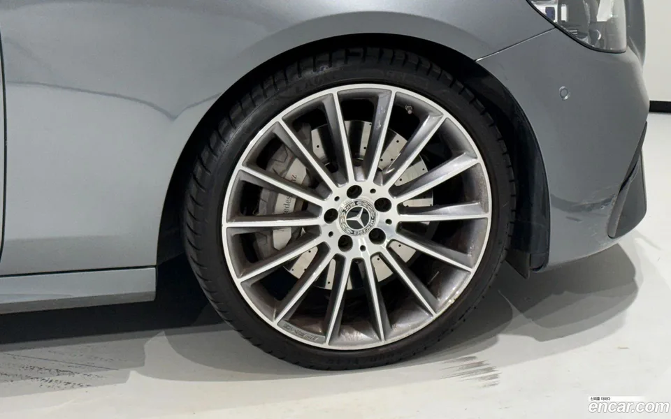 Mercedes-Benz E-Class E350 4MATIC AMG Line 2022 — миниатюра 2